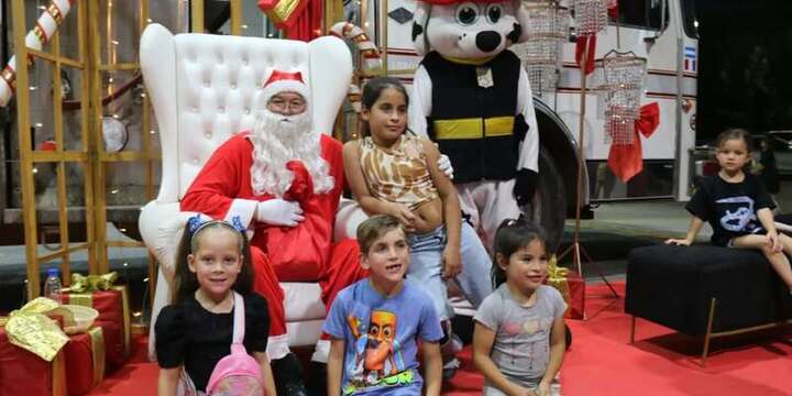 Imagen de Pap&aacute; Noel volvi&oacute; a visitar el cuartel de Bomberos Voluntarios