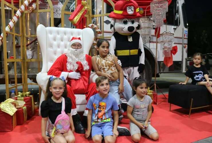 Imagen de Pap&aacute; Noel volvi&oacute; a visitar el cuartel de Bomberos Voluntarios