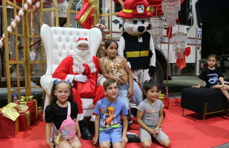 Imagen de Pap&aacute; Noel volvi&oacute; a visitar el cuartel de Bomberos Voluntarios