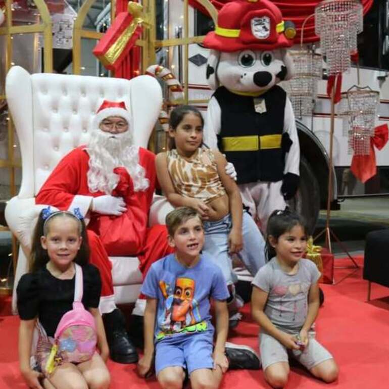 Imagen de Pap&aacute; Noel volvi&oacute; a visitar el cuartel de Bomberos Voluntarios