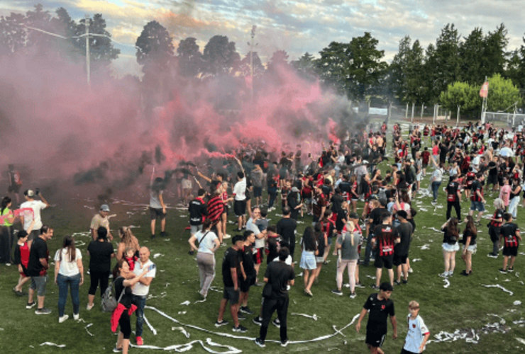 Imagen de Dura sanci&oacute;n para Cremer&iacute;a de Carcara&ntilde;&aacute;: clausura del estadio y multa millonaria por uso de pirotecnia
