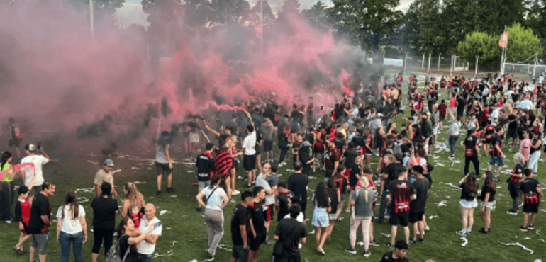 Imagen de Dura sanci&oacute;n para Cremer&iacute;a de Carcara&ntilde;&aacute;: clausura del estadio y multa millonaria por uso de pirotecnia