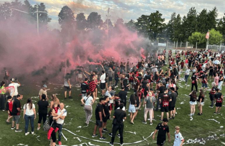 Imagen de Dura sanci&oacute;n para Cremer&iacute;a de Carcara&ntilde;&aacute;: clausura del estadio y multa millonaria por uso de pirotecnia