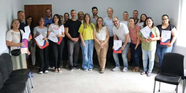 Imagen de El Municipio firm&oacute; convenios por $15.000.000 totales con los beneficiarios del "Programa Activa Emprendedor".