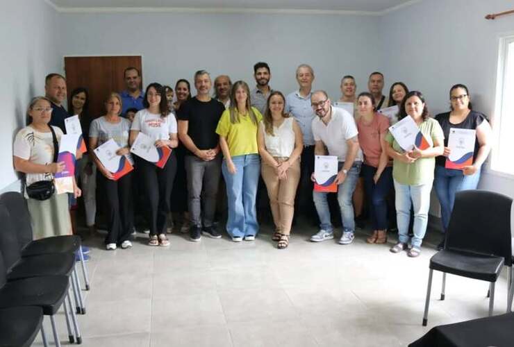 Imagen de El Municipio firm&oacute; convenios por $15.000.000 totales con los beneficiarios del "Programa Activa Emprendedor".