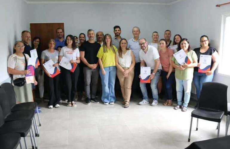 Imagen de El Municipio firm&oacute; convenios por $15.000.000 totales con los beneficiarios del "Programa Activa Emprendedor".