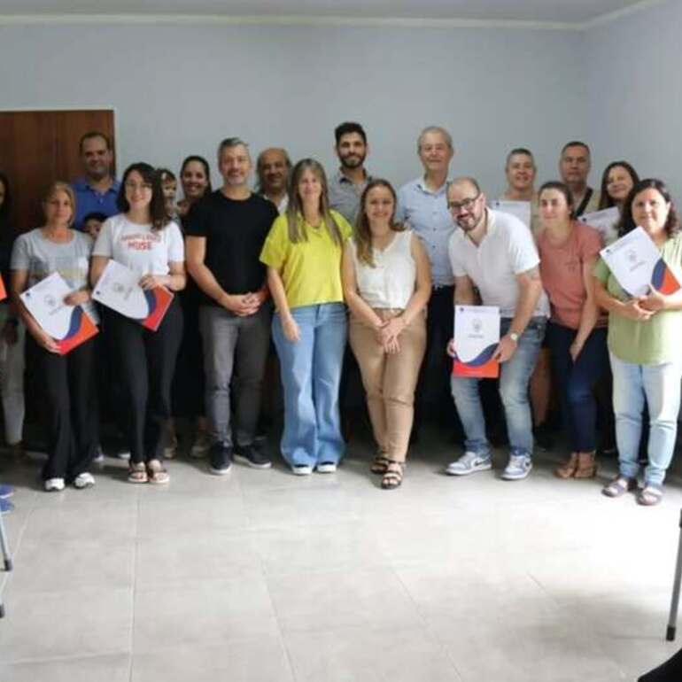 Imagen de El Municipio firm&oacute; convenios por $15.000.000 totales con los beneficiarios del "Programa Activa Emprendedor".