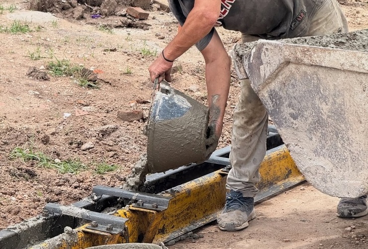 Imagen de Avanza la obra de cord&oacute;n cuneta en el loteo municipal Mi Lote