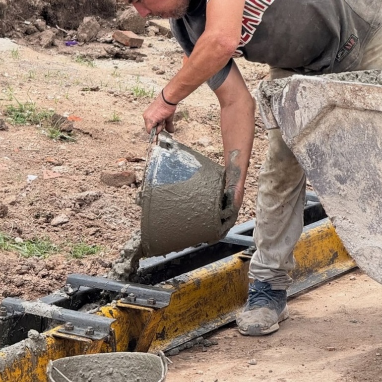 Imagen de Avanza la obra de cord&oacute;n cuneta en el loteo municipal Mi Lote