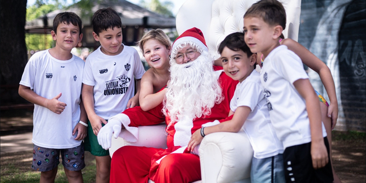 Imagen de Pap&aacute; Noel visit&oacute; la Colonia de Uni&oacute;n