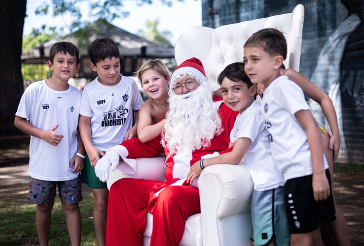 Imagen de Pap&aacute; Noel visit&oacute; la Colonia de Uni&oacute;n