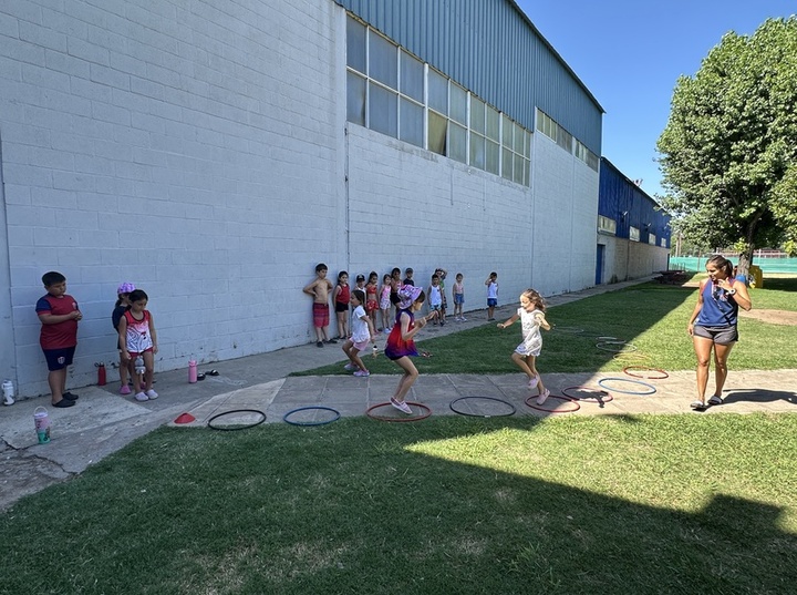 Imagen de Jornada de juegos y visita de Pap&aacute; Noel para la Colonia de Talleres