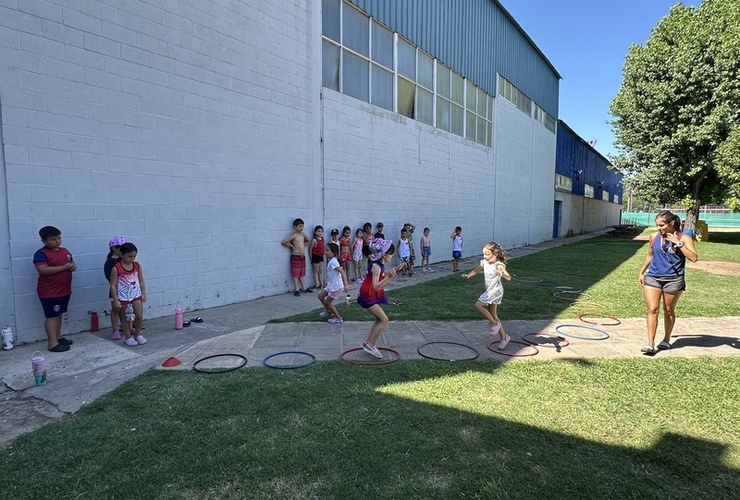 Imagen de Jornada de juegos y visita de Pap&aacute; Noel para la Colonia de Talleres
