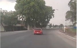 Imagen de Lanzaban pirotecnia desde un auto en Ruta 21 y fueron interceptados por la polic&iacute;a