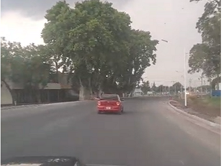 Imagen de Lanzaban pirotecnia desde un auto en Ruta 21 y fueron interceptados por la polic&iacute;a