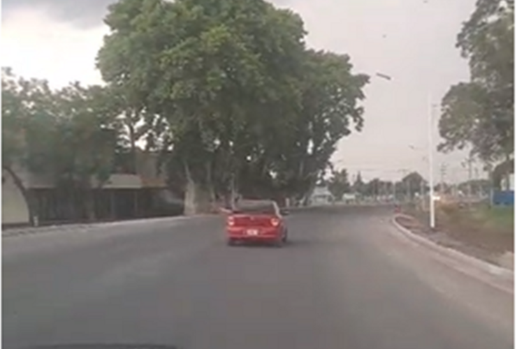 Imagen de Lanzaban pirotecnia desde un auto en Ruta 21 y fueron interceptados por la polic&iacute;a