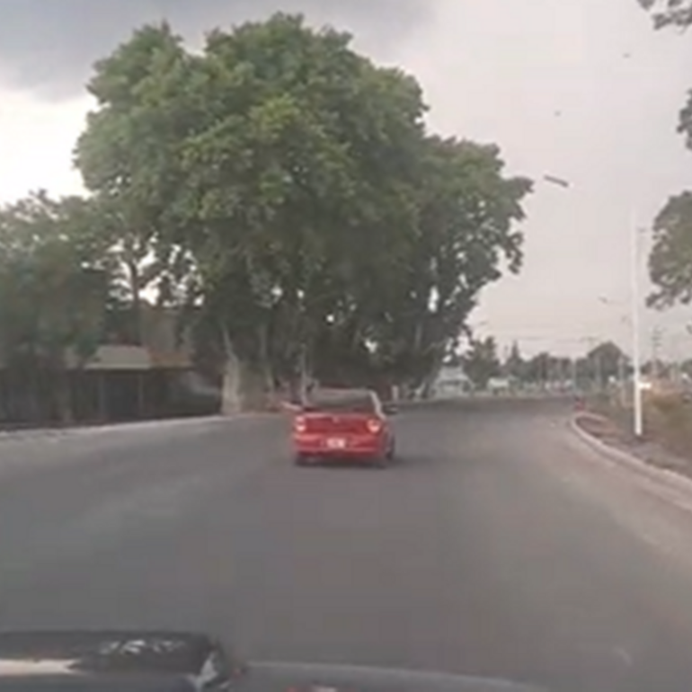 Imagen de Lanzaban pirotecnia desde un auto en Ruta 21 y fueron interceptados por la polic&iacute;a