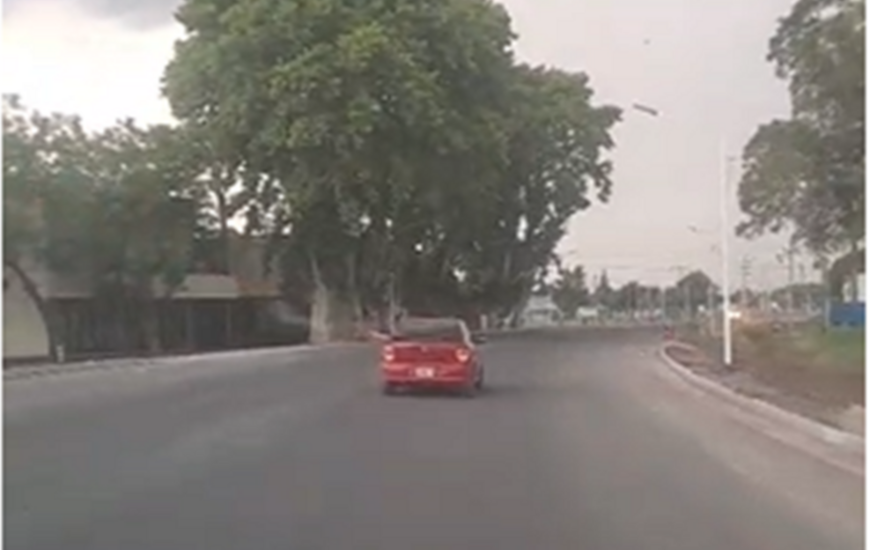 Imagen de Lanzaban pirotecnia desde un auto en Ruta 21 y fueron interceptados por la polic&iacute;a