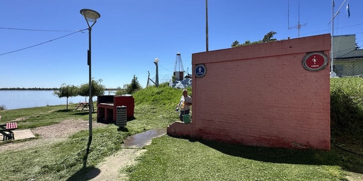 Imagen de Puerto local: limpieza de ba&ntilde;os y espacios verdes tras una Navidad con suciedad y olores