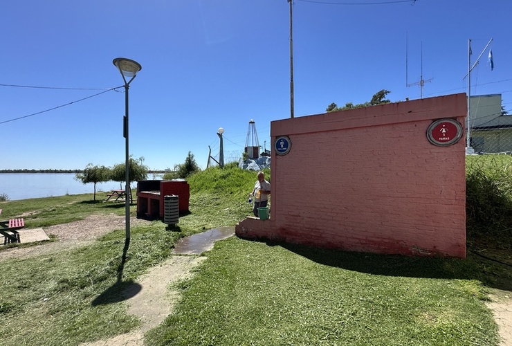 Imagen de Puerto local: limpieza de ba&ntilde;os y espacios verdes tras una Navidad con suciedad y olores