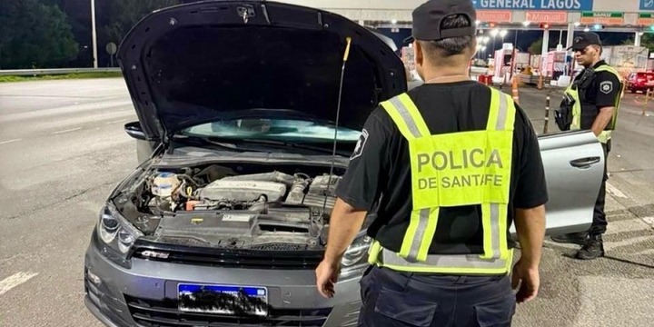 Imagen de Operativo Verano: la Guardia Provincial de Seguridad Vial secuestr&oacute; cuatro kilos de coca&iacute;na en la autopista Rosario-Buenos Aires