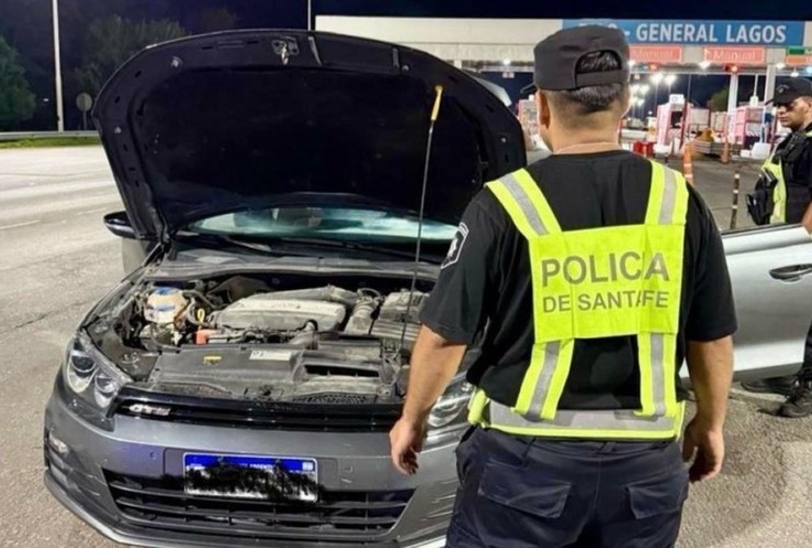 Imagen de Operativo Verano: la Guardia Provincial de Seguridad Vial secuestr&oacute; cuatro kilos de coca&iacute;na en la autopista Rosario-Buenos Aires
