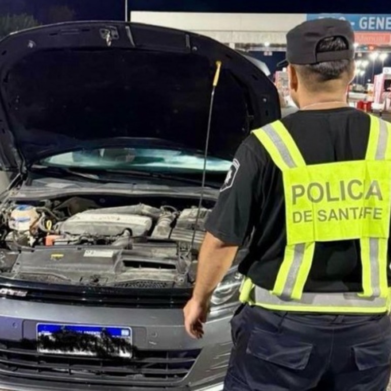 Imagen de Operativo Verano: la Guardia Provincial de Seguridad Vial secuestr&oacute; cuatro kilos de coca&iacute;na en la autopista Rosario-Buenos Aires
