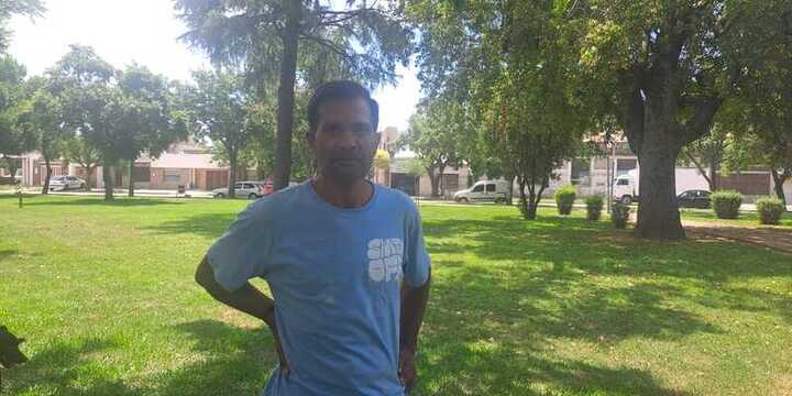 Imagen de Est&aacute; en situaci&oacute;n de calle: Qued&oacute; varado en Arroyo Seco tras perder su trabajo en el sur y pide ayuda para volver con su madre