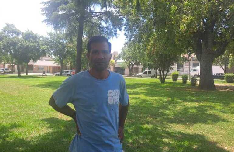 Imagen de Est&aacute; en situaci&oacute;n de calle: Qued&oacute; varado en Arroyo Seco tras perder su trabajo en el sur y pide ayuda para volver con su madre