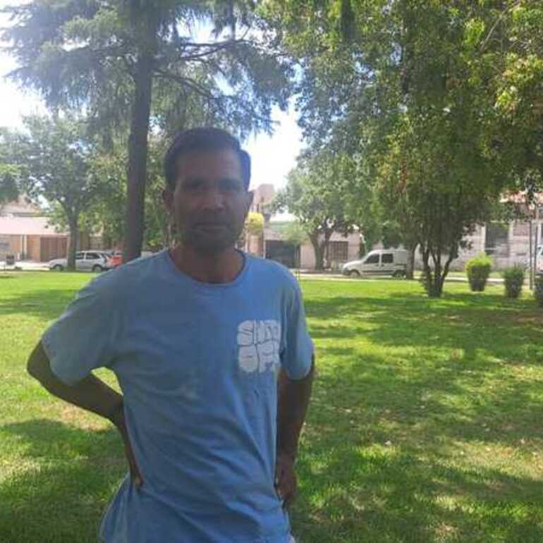 Imagen de Est&aacute; en situaci&oacute;n de calle: Qued&oacute; varado en Arroyo Seco tras perder su trabajo en el sur y pide ayuda para volver con su madre