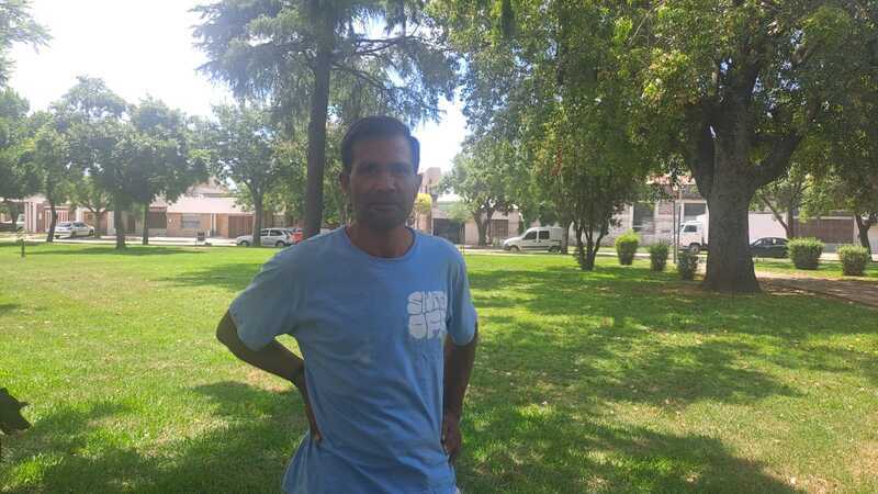 Imagen de Est&aacute; en situaci&oacute;n de calle: Qued&oacute; varado en Arroyo Seco tras perder su trabajo en el sur y pide ayuda para volver con su madre