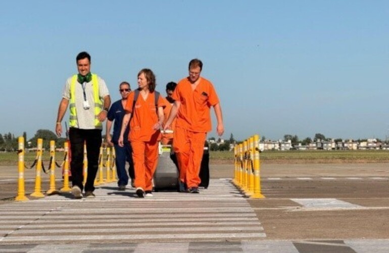 Imagen de Inauguraci&oacute;n y esperanza: el primer vuelo en la nueva pista de Rosario trajo vida
