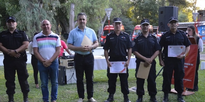Imagen de Bomberos Voluntarios de Arroyo Seco participaron del 122&deg; aniversario de los Bomberos Zapadores de Rosario