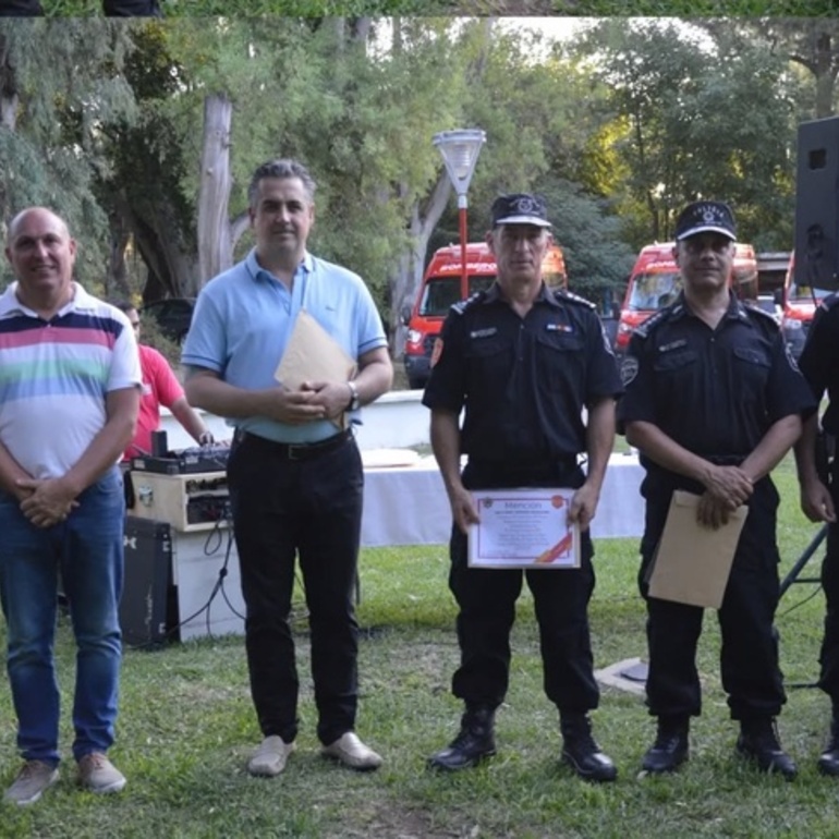 Imagen de Bomberos Voluntarios de Arroyo Seco participaron del 122&deg; aniversario de los Bomberos Zapadores de Rosario