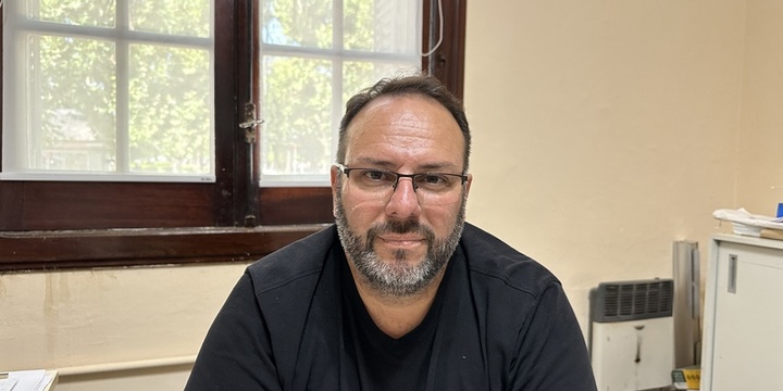 Imagen de Cristian Rojas: 'Tuvimos que alquilar regadores porque los de la Municipalidad no est&aacute;n &oacute;ptimos para trabajar'