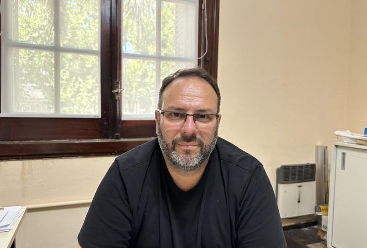 Imagen de Cristian Rojas: 'Tuvimos que alquilar regadores porque los de la Municipalidad no est&aacute;n &oacute;ptimos para trabajar'