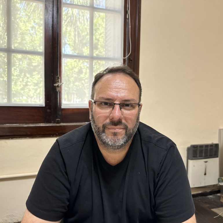 Imagen de Cristian Rojas: 'Tuvimos que alquilar regadores porque los de la Municipalidad no est&aacute;n &oacute;ptimos para trabajar'