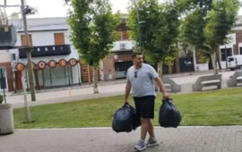 Imagen de Mientras nos tapa el mal olor, el secretario de Medio Ambiente se sigue auto fotografiando