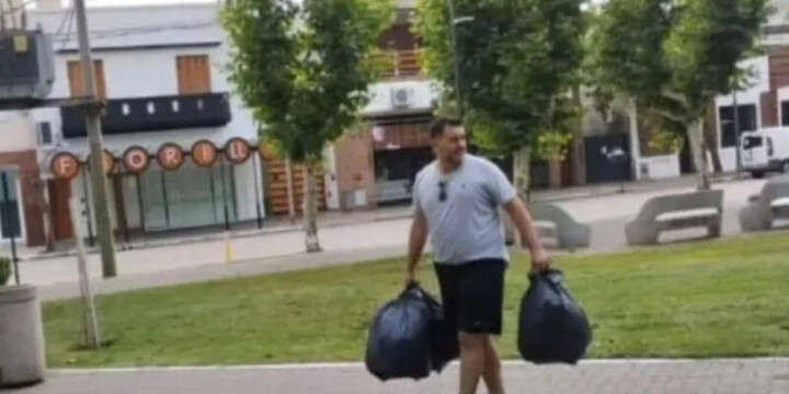 Imagen de Mientras nos tapa el mal olor, el secretario de Medio Ambiente se sigue auto fotografiando