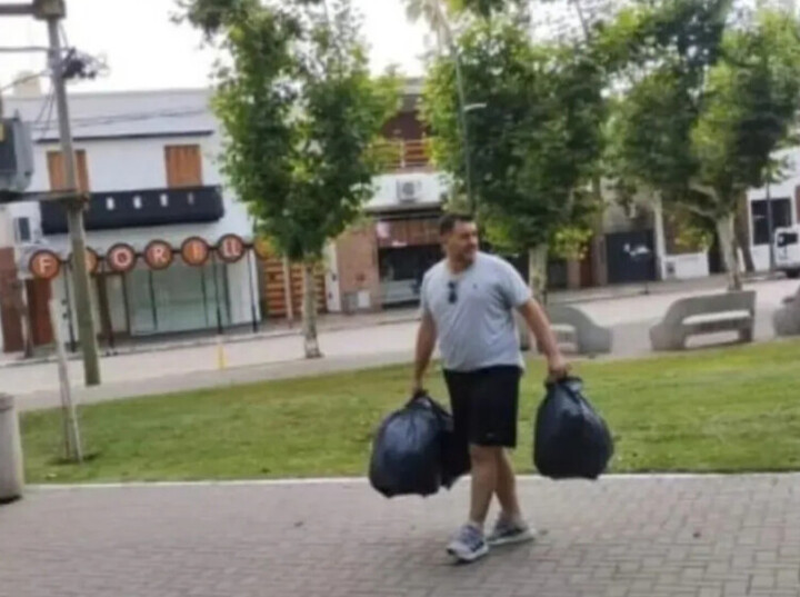 Imagen de Mientras nos tapa el mal olor, el secretario de Medio Ambiente se sigue auto fotografiando