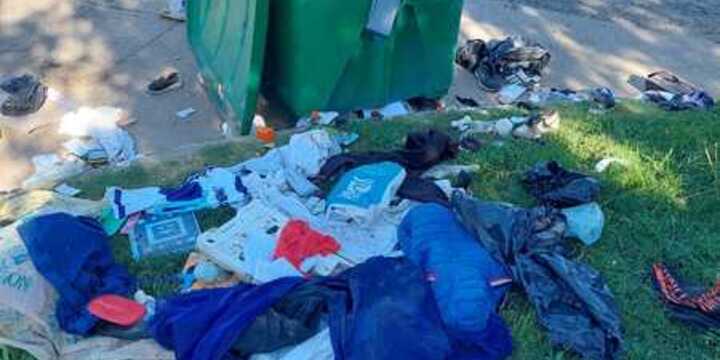 Imagen de Vecinos denuncian un basural constante en el contenedor de G&aacute;lvez y Churchill