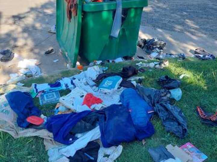 Imagen de Vecinos denuncian un basural constante en el contenedor de G&aacute;lvez y Churchill