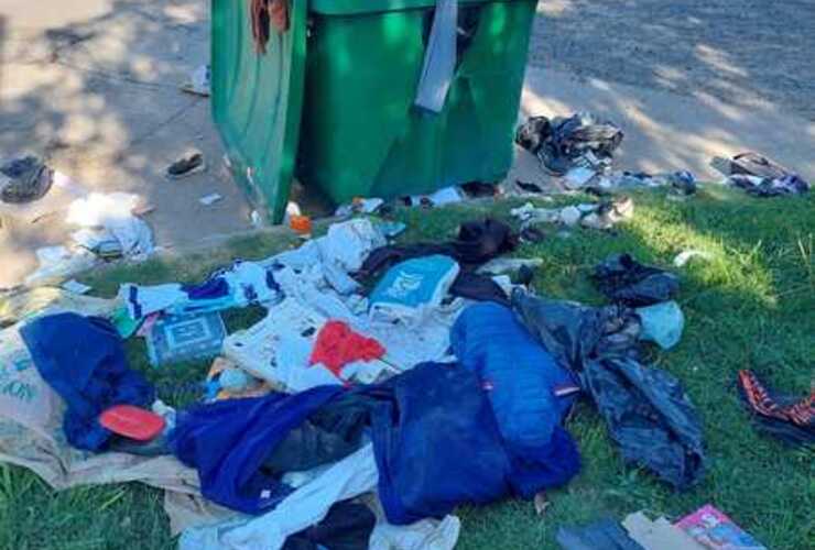 Imagen de Vecinos denuncian un basural constante en el contenedor de G&aacute;lvez y Churchill