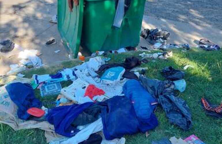 Imagen de Vecinos denuncian un basural constante en el contenedor de G&aacute;lvez y Churchill