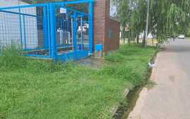 Imagen de Vecinos del barrio G&uuml;emes denuncian una p&eacute;rdida cloacal que ya lleva m&aacute;s de diez d&iacute;as sin soluci&oacute;n