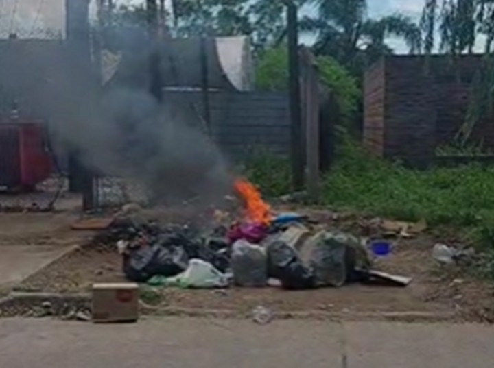 Adem&aacute;s a escasos metros de donde se inici&oacute; el fuego hay un transformador de la EPE.