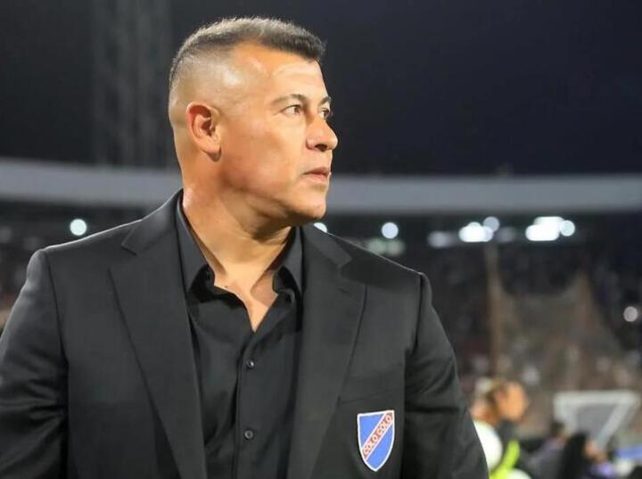 Imagen de Comienza la era Almir&oacute;n: el nuevo DT de Rosario Central ya est&aacute; en la ciudad