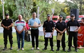 Imagen de El Gobierno provincial destac&oacute; la inversi&oacute;n en equipamiento para los Bomberos Zapadores de Rosario