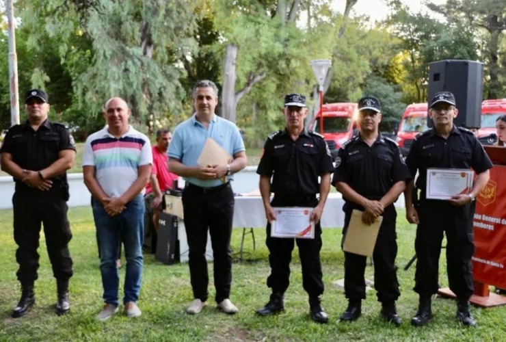 Imagen de El Gobierno provincial destac&oacute; la inversi&oacute;n en equipamiento para los Bomberos Zapadores de Rosario
