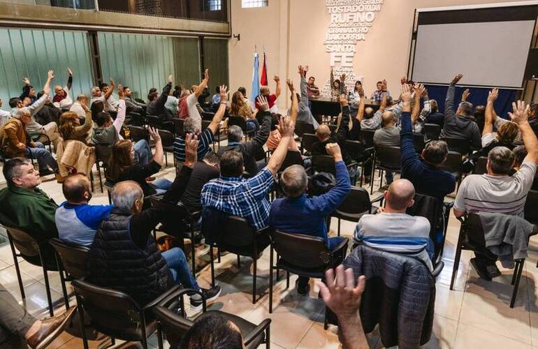 Imagen de Municipales lanzan un fuerte plan de lucha: Paro de 48 horas y cortes de ruta en toda la provincia